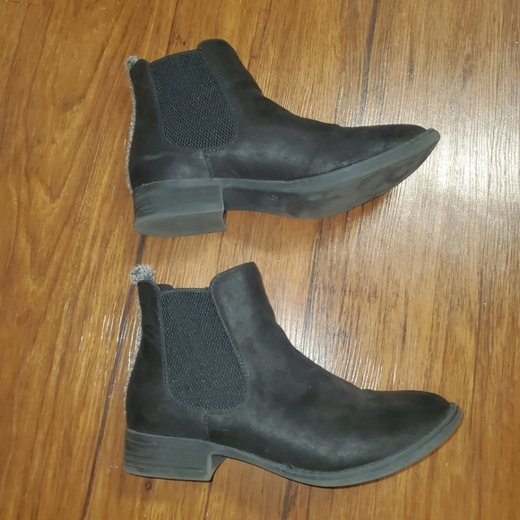 EUC Very G Black Booties w/ Leopard Heel Stripe - Picture 2 of 6